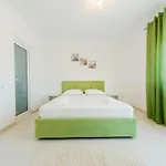 Gazde/Camere de închiriat Casa Erty